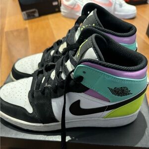 Nike air jordan 1 mid white/black volt/green glow in size 7Y (7 youth)